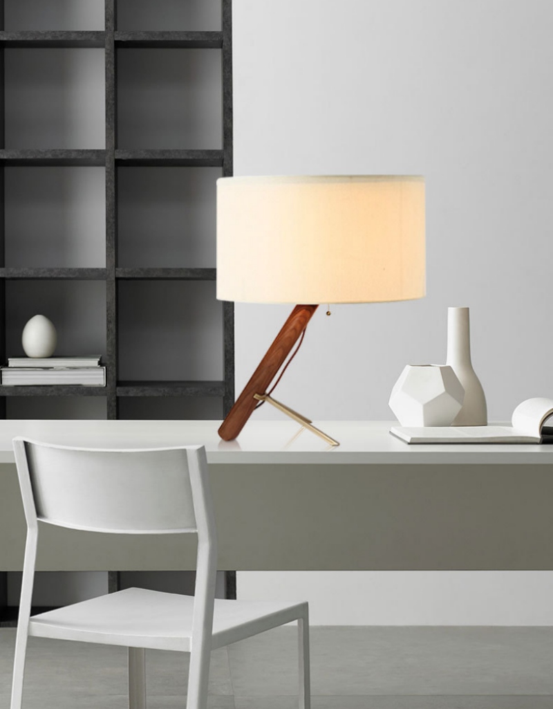 Brass tripod table lamp